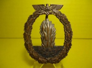 WWII German Minesweeper Badge  JUNKER image 1