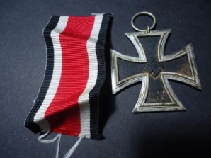 WWII GERMAN IRON CROSS II CLASS image 1