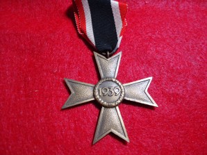 WWII GERMAN WAR MERIT CROSS W/O SWORDS image 1