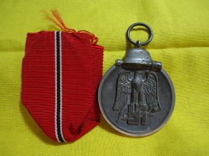WWII RUSSIAN FRONT MEDAL MARKED 4 image 1