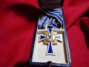 GERMAN MOTHERS CROSS GOLD-CASED image 2
