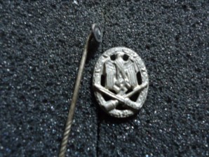 German General Assault Badge with Pin image 7