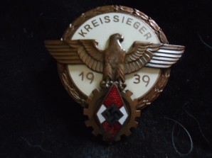 Hitler Youth 1939 KREISSIEGER Badge Bronze image 1