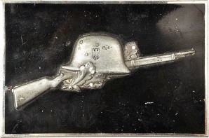 GERMAN INFANTRY OFFICER CIGARETTE BOX image 1