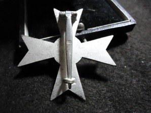 WAR MERIT CROSS W/O SWORDS CASED MINT image 3