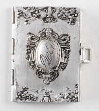 Geli Raubel Locket note pad with Signature image 1