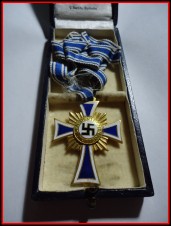 GERMAN GOLD MOTHERS CROSS-CASED image 1