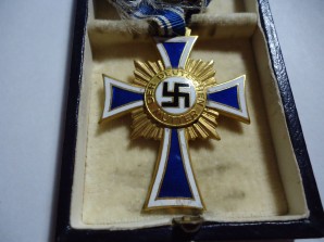 GERMAN GOLD MOTHERS CROSS-CASED image 2