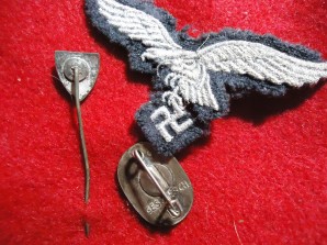 GERMAN PINS AND BADGES image 3