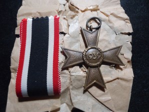 WAR MERIT CROSS W/O SWORDS – MINT image 1