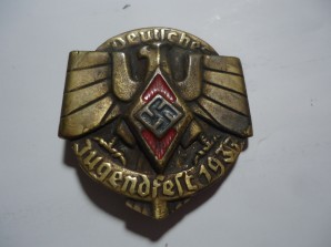 1937 JUGENFEST BADGE, PAINTED TYPE image 1