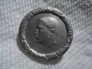 WHW 1935-36 HITLER BADGE image 1