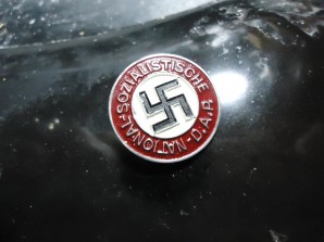 NAZI PARTY MEMBER PIN, M1 / 17 image 1