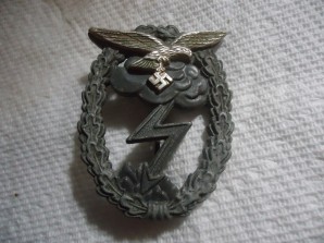 Luftwaffe Ground Combat Badge MINTY image 1