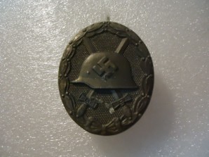 WW2 German Wound Badge in Gold image 1
