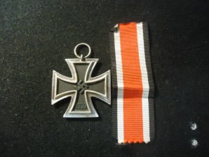 WW2 Iron Cross 2nd Class *MINT* image 1
