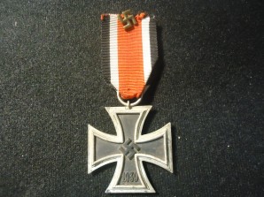 WW2 Iron Cross 2nd Class *Eisernes Kreuz* image 1
