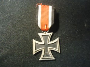 WW2 Iron Cross 2nd Class *Eisernes Kreuz* image 2