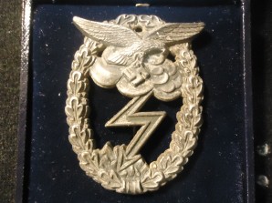 Luftwaffe Ground Combat Badge-Erdkampfabzeichen der Luftwaffe image 1