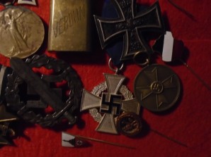 WW1 WW2 Medals & Badge Lot image 3