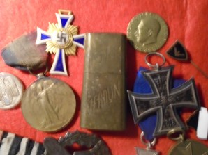 WW1 WW2 Medals & Badge Lot image 4
