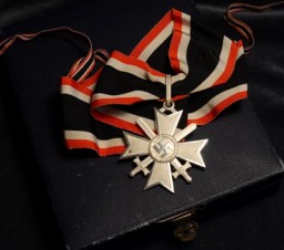 Knights Cross of the War Merit Cross W/Swords image 4