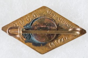 HITLER YOUTH GOLD HONOR BADGE image 2