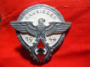 HITLER YOUTH GAUSIEGER BADGE 1944 image 1